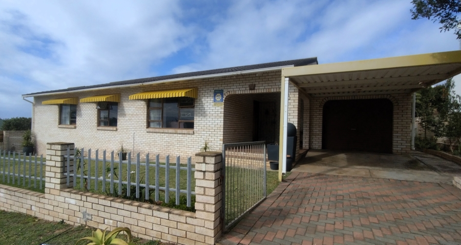 3 Bedroom Property for Sale in Wavecrest Eastern Cape